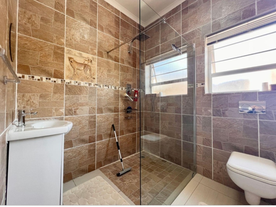 4 Bedroom Property for Sale in Myburgh Park Western Cape